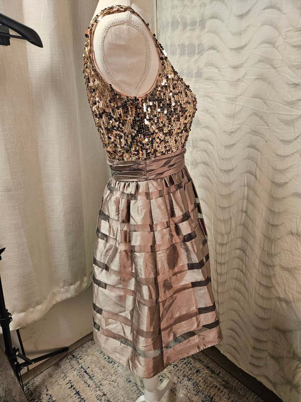 Hailey Logan by Adrianna Papell Sequin Cocktail Dress Size 5/6 Gold Bronze - Picture 5 of 7